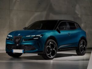 Alfa Romeo Junior 1.2 MHEV 136 C in noleggio lungo termine