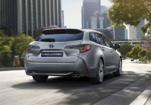 Toyota Corolla TS 1.8 Hybrid Active in noleggio lungo termine